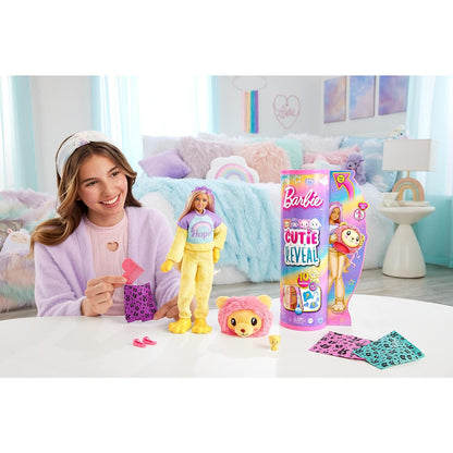 Barbie HKR06 Cutie Reveal Puppe - Plüschlöwe mit 10 Überraschungen, bewegliche Puppe