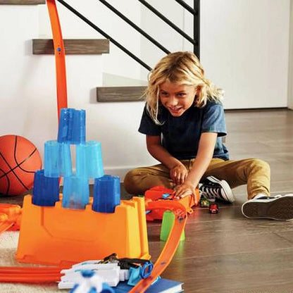 Hot Wheels GCF91 - Track Builder Fässer-Stunt Box und Starter, Spielzeug Autorennbahn