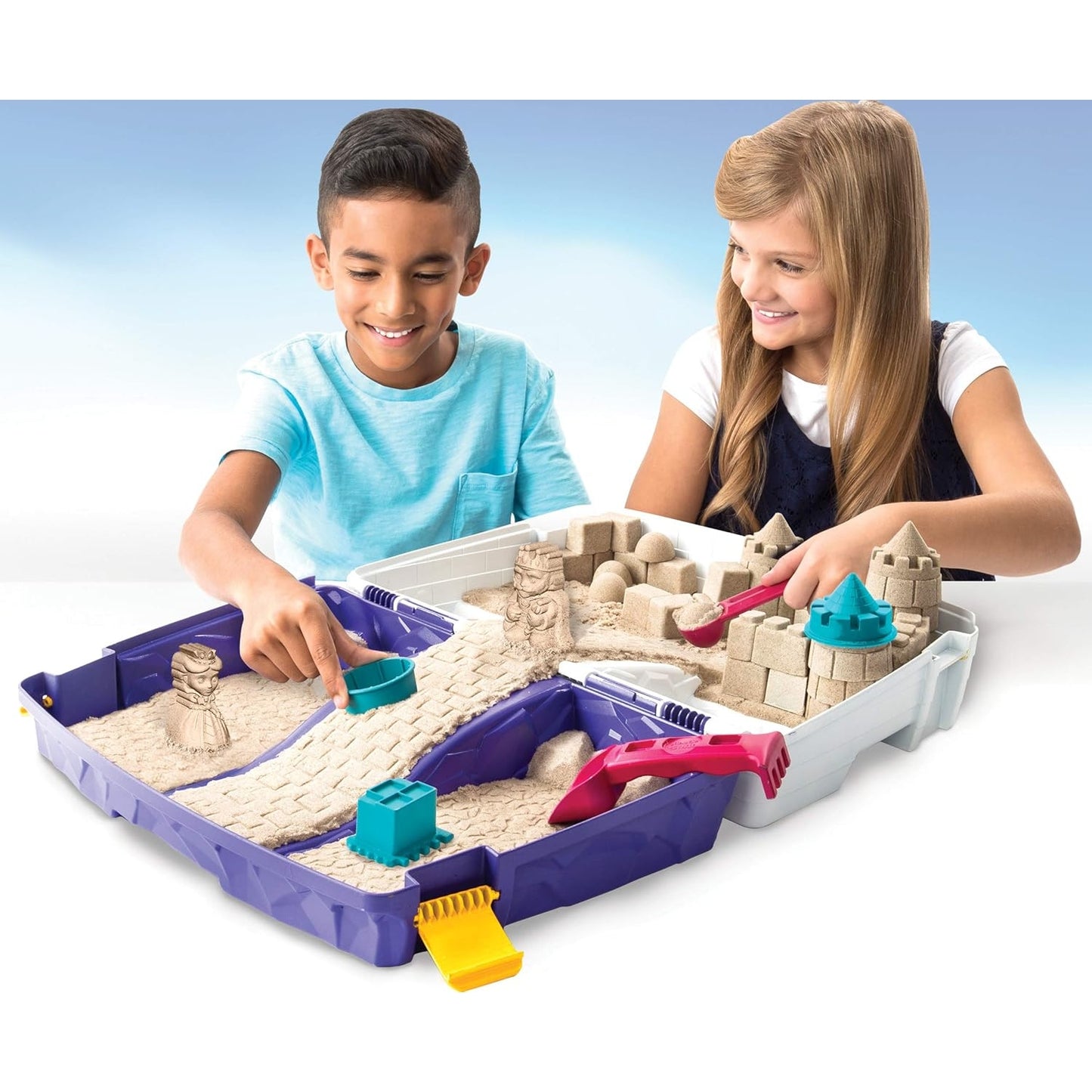 Kinetic Sand Sandspiel Koffer mit 907 g Sand, 5 Förmchen und 2 Werkzeugen