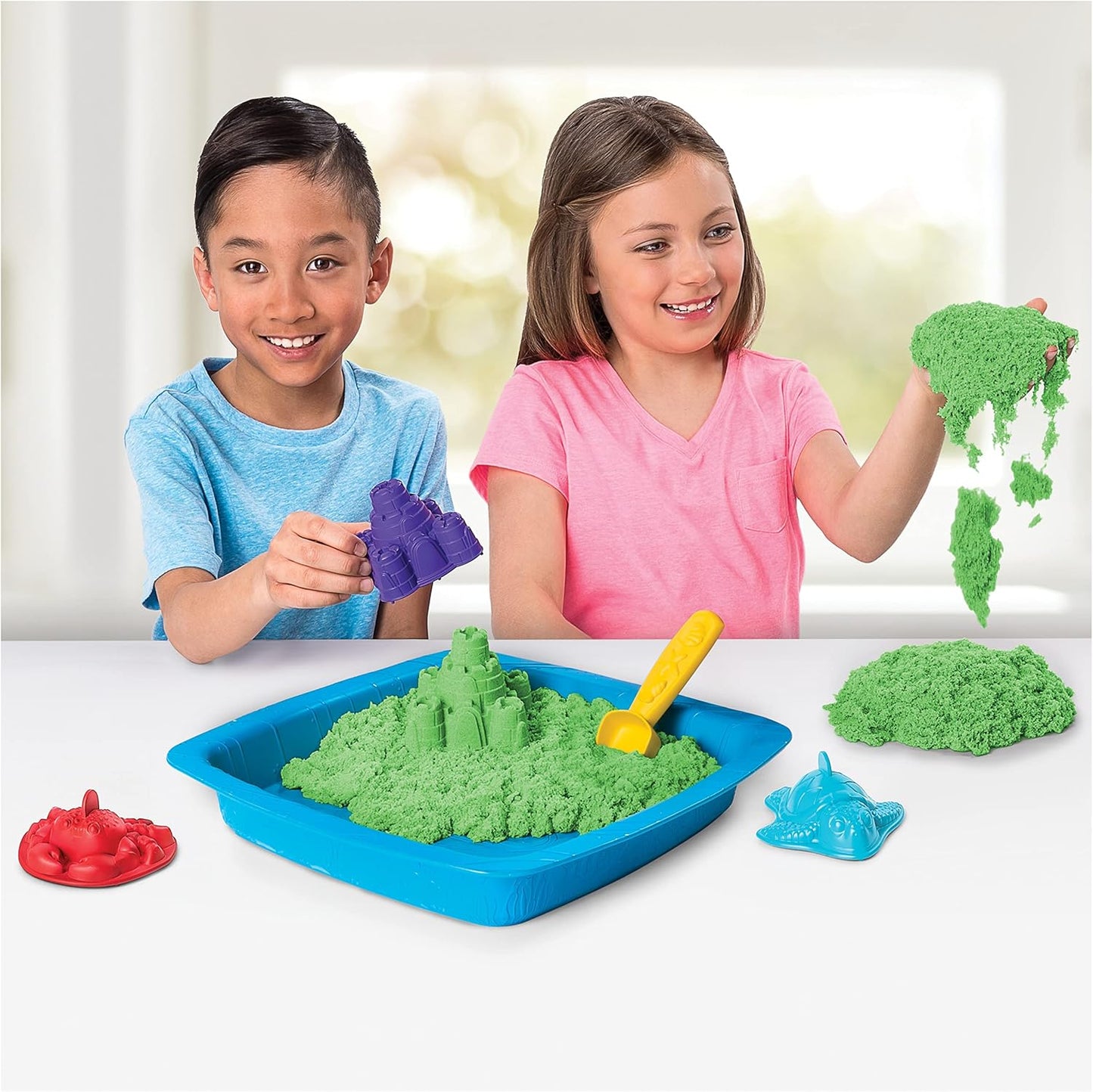 Kinetic Sandbox Set - mit 454g magischem Kinetic Sand aus Schweden in Grün, 3 Förmchen und Schaufel