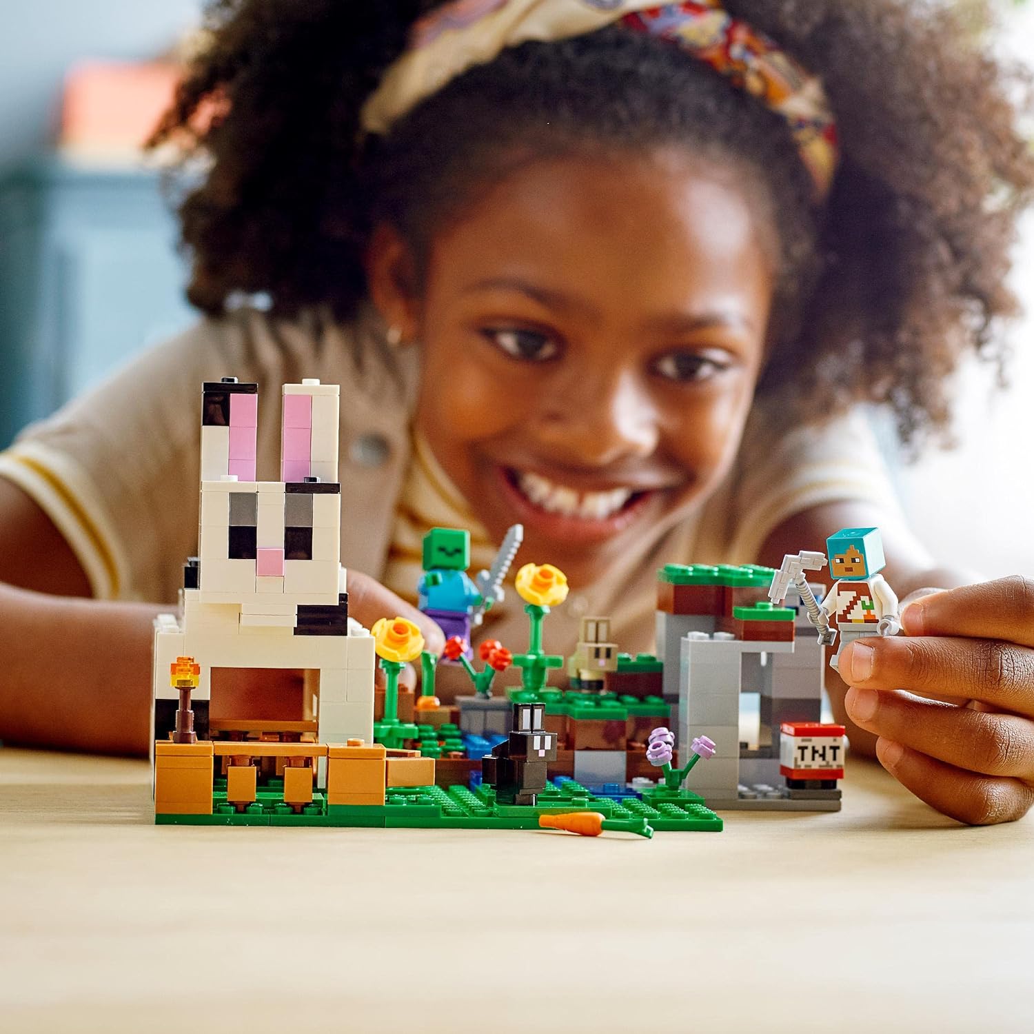 LEGO 21181 Minecraft Die Kaninchenranch, Bauernhof-Spielzeug mit Zähmer, Zombie und Tieren