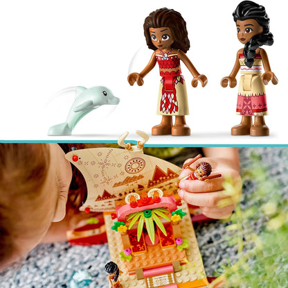 LEGO 43210 Disney Princess Vaianas Katamaran Spielzeug Boot mit Vaiana und Sina Prinzessinnen Mini-Puppen & Delfin-Figur