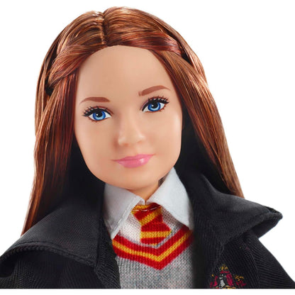 Mattel HARRY POTTER Ginny Weasley Hogwarts-Uniform, Gryffindor-Robe und personalisierter Zauberstab