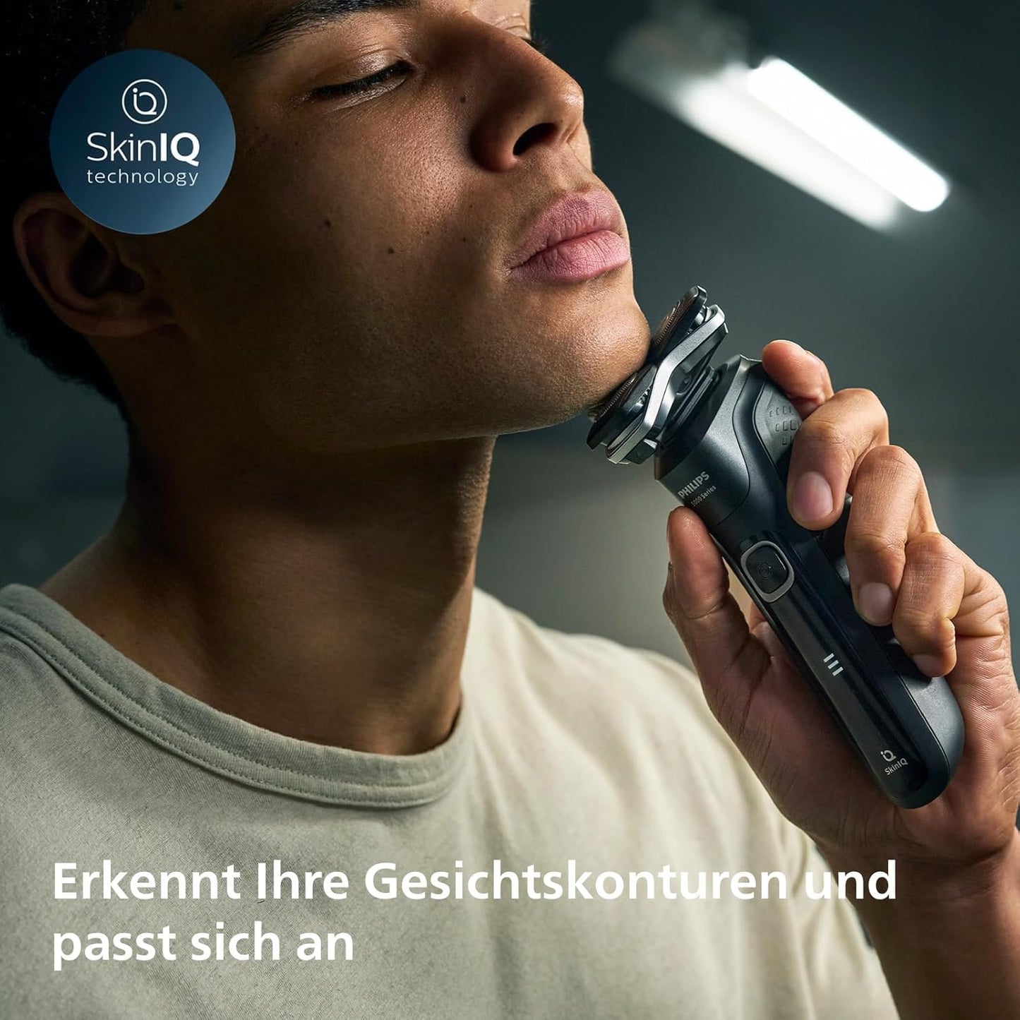 Philips Shaver Series 5000 Elektrischer Nass- und Trockenrasierer für Herren mit Trimmer, Reinigungsstation & Reiseetui (Modell S5898/50)